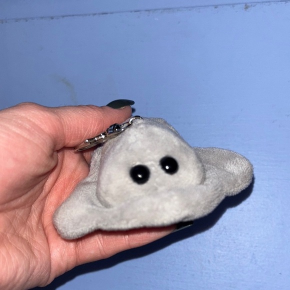 Gray Plush stingray Keychain - Picture 4 of 5